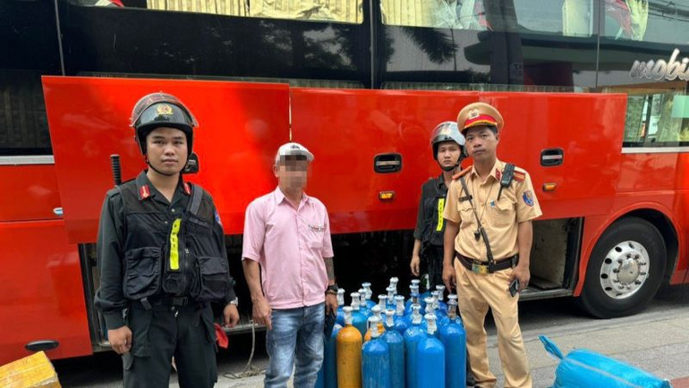 Bình khí nghi N2O (khí bóng cười).