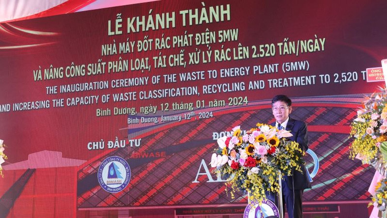 Phó Chủ tịch Thường trực Ủy ban nhân dân tỉnh Bình Dương Mai Hùng Dũng phát biểu ý kiến tại buổi lễ. Phó Chủ tịch Thường trực Ủy ban nhân dân tỉnh Bình Dương Mai Hùng Dũng phát biểu ý kiến tại buổi lễ.