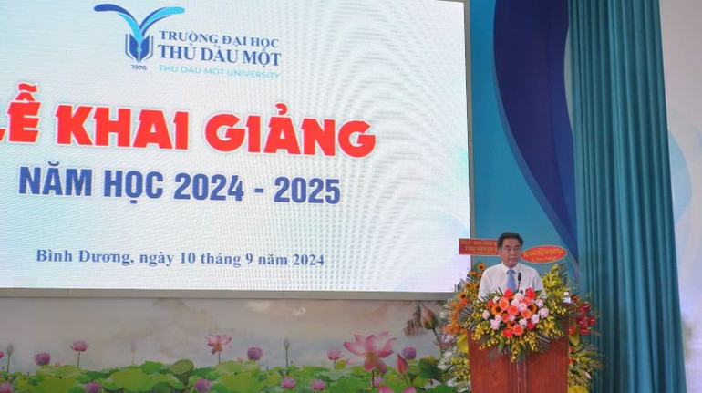 Phó Chủ tịch Ủy ban nhân dân tỉnh Bình Dương Nguyễn Lộc Hà phát biểu ý kiến tại lễ khai giảng.