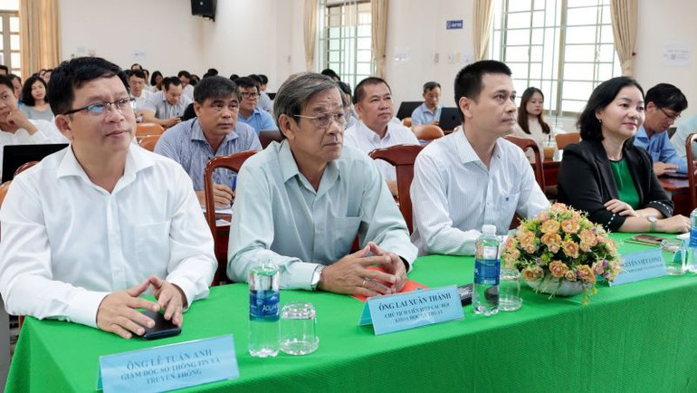 Các đại biểu dự hội thảo.