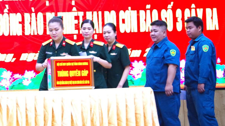 Cán bộ, chiến sĩ Bộ Chỉ huy quân sự tỉnh Bình Dương quyên góp hơn 100 triệu đồng ủng hộ đồng bào miền bắc trong sáng ngày 13/9.. Cán bộ, chiến sĩ Bộ Chỉ huy quân sự tỉnh Bình Dương quyên góp hơn 100 triệu đồng ủng hộ đồng bào miền bắc trong sáng ngày 13/9..
