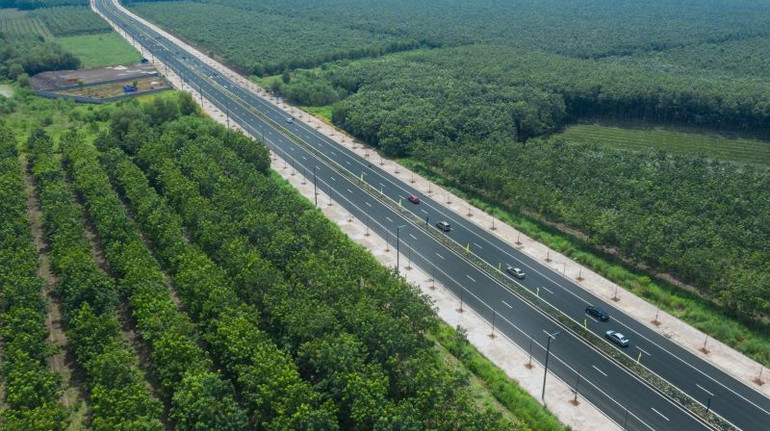 Đường tạo lực Bắc Tân Uyên-Phú Giáo-Bàu Bàng kết nối giao thông giữa các khu công nghiệp-đô thị-dịch vụ ở các huyện phía bắc với các thành phố phía nam của tỉnh Bình Dương.