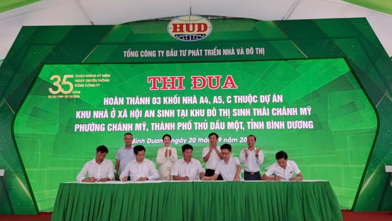 Ban Quản lý dự án số 8 và các nhà thầu ký kết thi đua hoàn thành 3 khối nhà thuộc dự án Khu nhà ở xã hội An Sinh.