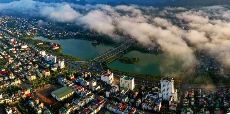 Thành phố Lai Châu trong mây. Ảnh: NGUYỄN QUỲNH ĐÔ (Huy chương bạc)