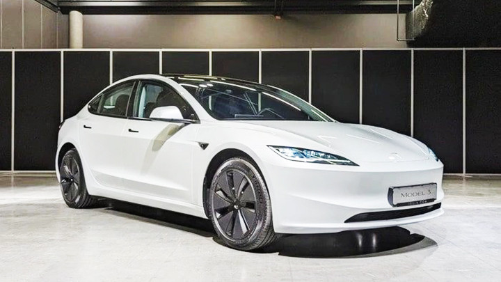 Xe ô-tô điện Tesla Model 3. Ảnh: REUTERS