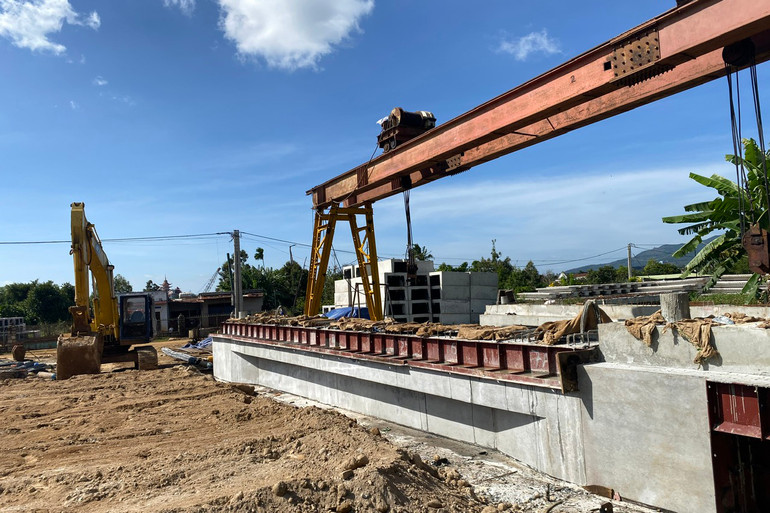 Trên công trường Dự án đường tránh quốc lộ 19 ở Gia Lai. Ảnh: BÁO ĐẦU TƯ