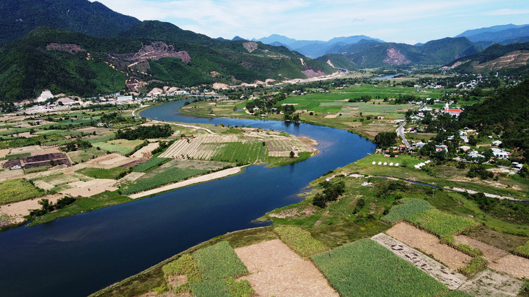 Hòa Bắc mang đến một không khí xanh mướt, mát mẻ. Hòa Bắc mang đến một không khí xanh mướt, mát mẻ.