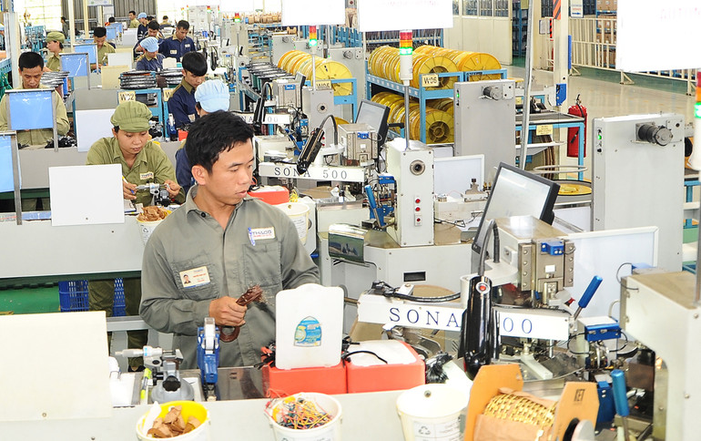 Sản xuất công nghiệp tháng 4 tiếp tục xu hướng tăng trưởng. Ảnh: NAM HẢI