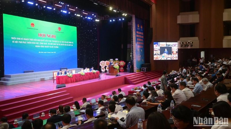 Hội nghị triển khai “Kế hoạch thực hiện Nghị quyết số 57-NQ/TW của Bộ Chính trị về đột phá phát triển khoa học, công nghệ, đổi mới sáng tạo và chuyển đổi số quốc gia” trong lĩnh vực nông nghiệp và môi trường.