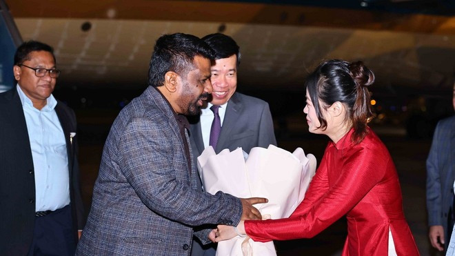 Lễ đón Tổng thống nước Cộng hòa xã hội chủ nghĩa Dân chủ Sri Lanka Anura Kumara Dissanayaka tại sân bay quốc tế Nội Bài. (Ảnh: TTXVN)