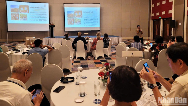 Hội thảo "Phát triển Nông nghiệp hữu cơ ở Việt Nam", do Cục Chất lượng, Chế biến và Phát triển thị trường (Bộ Nông nghiệp và Môi trường) phối hợp Đại sứ quán Đan Mạch tổ chức ngày 15/5 tại Hà Nội.