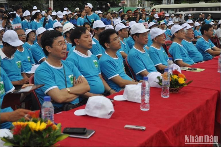 Các đại biểu tham dự lễ khởi động Chương trình “Vì môi trường xanh quốc gia 2024”.