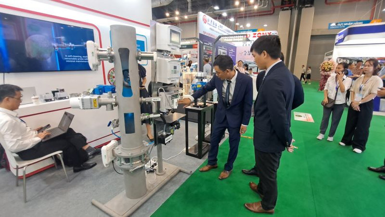 Gian hàng trưng bày thiết bị máy móc phục vụ ngành giấy và bao bì. Gian hàng trưng bày thiết bị máy móc phục vụ ngành giấy và bao bì.