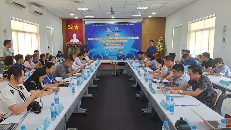 Toàn cảnh buổi họp báo.