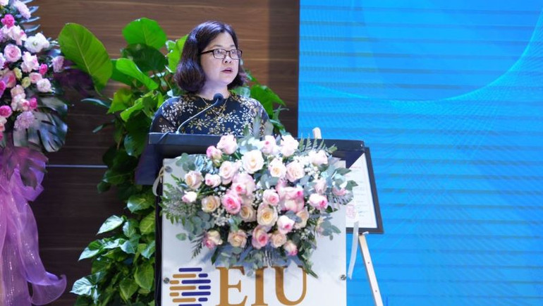 Phó Giáo sư, Tiến sĩ Lê Ngọc Quỳnh Lam, Giám đốc Trung tâm Kiểm định chất lượng giáo dục Đại học Quốc gia Hồ Chí Minh phát biểu ý kiến tại buổi lễ.