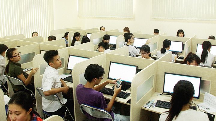 Thí sinh tham gia kỳ thi đánh giá năng lực của Đại học Quốc gia Hà Nội. Ảnh: SONG ANH