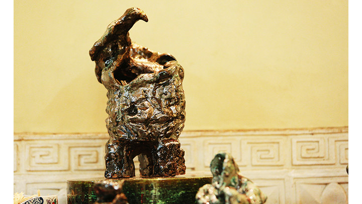 Lọ gốm Việt Kim Diêu dùng để xông trầm hương.