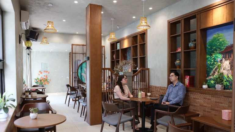 Cafe More Hanoi trở thành địa điểm quen thuộc của nhiều khách hàng. Cafe More Hanoi trở thành địa điểm quen thuộc của nhiều khách hàng.