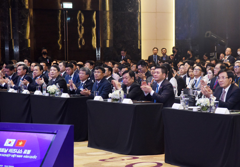 Đại diện lãnh đạo các bộ, ngành của Chính phủ Việt Nam tham dự diễn đàn. Đại diện lãnh đạo các bộ, ngành của Chính phủ Việt Nam tham dự diễn đàn.