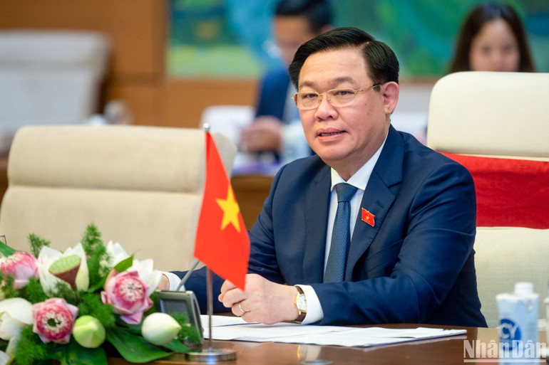 Chủ tịch Quốc hội Vương Đình Huệ phát biểu tại buổi tiếp. Chủ tịch Quốc hội Vương Đình Huệ phát biểu tại buổi tiếp.