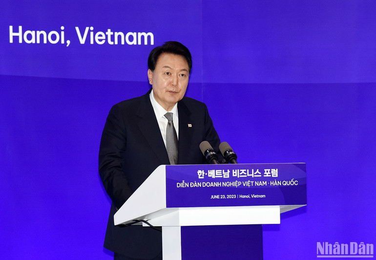Tổng thống Hàn Quốc Yoon Suk Yeol phát biểu tại diễn đàn, cho rằng quan hệ Hàn Quốc - Việt Nam là mẫu mực trên thế giới. Tổng thống Hàn Quốc Yoon Suk Yeol phát biểu tại diễn đàn, cho rằng quan hệ Hàn Quốc - Việt Nam là mẫu mực trên thế giới.