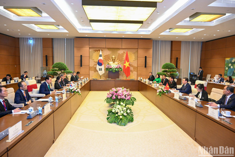 Quang cảnh buổi tiếp tại Nhà Quốc hội. Quang cảnh buổi tiếp tại Nhà Quốc hội.