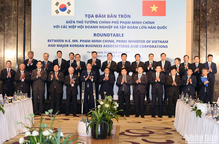 Thủ tướng Phạm Minh Chính với các doanh nghiệp Hàn Quốc. Thủ tướng Phạm Minh Chính với các doanh nghiệp Hàn Quốc.