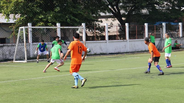 Các vận động viên sôi nổi tham gia thi đấu.