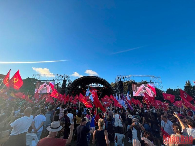 Hàng chục nghìn người tham gia cuộc mít-tinh ủng hộ Đảng Cộng sản Bồ Đào Nha.