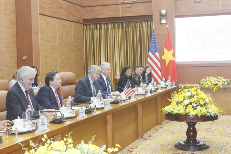 Các thành viên Đoàn nghị sĩ Quốc hội Hoa Kỳ tại buổi tiếp.