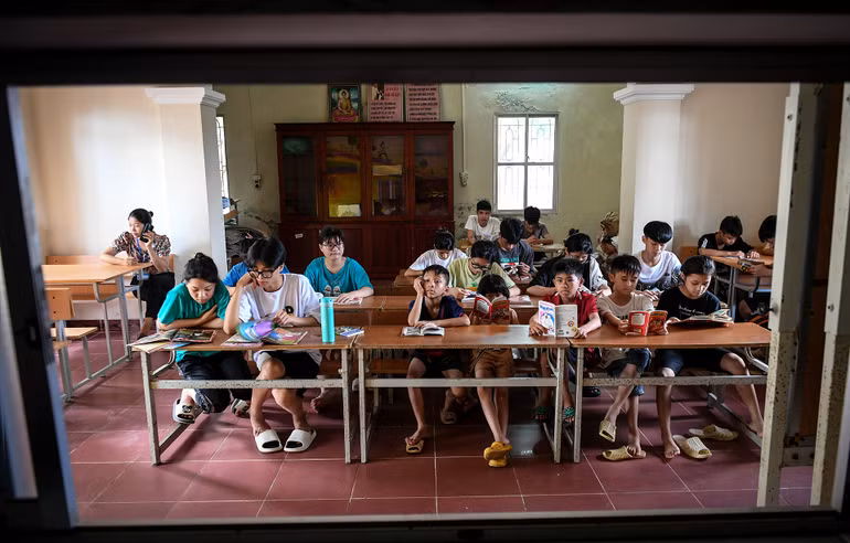 Những thiên thần bé nhỏ tại Trung tâm Bảo trợ xã hội 1 Hà Nội trong giờ sinh hoạt chung tại thư viện. (Ảnh: Thành Đạt) Những thiên thần bé nhỏ tại Trung tâm Bảo trợ xã hội 1 Hà Nội trong giờ sinh hoạt chung tại thư viện. (Ảnh: Thành Đạt)