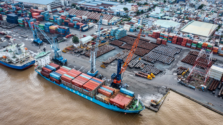 Cảng Tân Thuận, một vị trí sẽ chịu tác động khi cầu Thủ Thiêm 4 được xây dựng. (Ảnh: Thành Đạt)