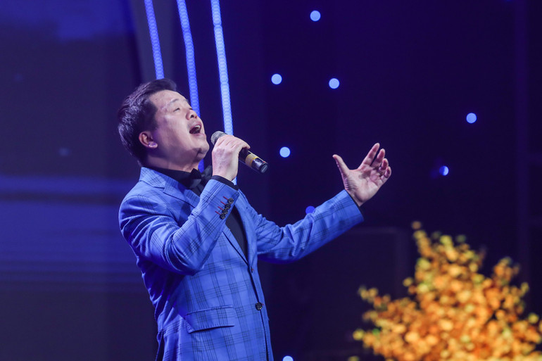 Chương trình “Xuân Trường Sa” ngoài phần mở đầu, được chia làm ba chương: Tổ quốc nhìn từ biển, Thân yêu Trường Sa và Việt Nam khát vọng vươn xa. Nội dung gửi gắm thông điệp mong muốn mỗi người dân luôn phát huy đạo lý, truyền thống nghìn đời của dân tộc “Uống nước nhớ nguồn", "Ăn quả nhớ kẻ trồng cây", đồng thời tri ân những cống hiến to lớn của cán bộ, chiến sĩ Hải quân nhân dân Việt Nam trong sự nghiệp bảo vệ chủ quyền biển đảo thiêng liêng của Tổ quốc.