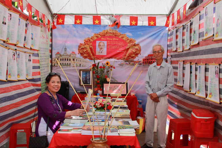 Các câu lạc bộ thơ tham gia Ngày thơ Việt Nam tại Thành phố Hồ Chí Minh. Các câu lạc bộ thơ tham gia Ngày thơ Việt Nam tại Thành phố Hồ Chí Minh.