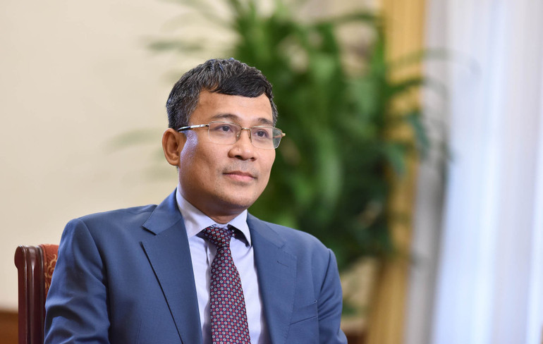 Thứ trưởng Thường trực Nguyễn Minh Vũ trả lời phỏng vấn.