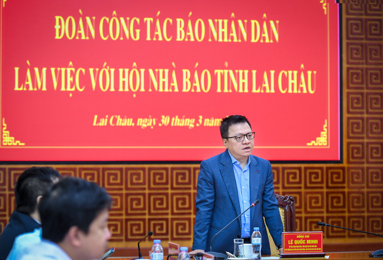 Đồng chí Lê Quốc Minh - Ủy viên Trung ương Đảng, Tổng Biên tập Báo Nhân dân, Phó Trưởng Ban Tuyên giáo Trung ương, Chủ tịch Hội Nhà báo Việt Nam phát biểu tại buổi làm việc. (Ảnh: THÀNH ĐẠT)