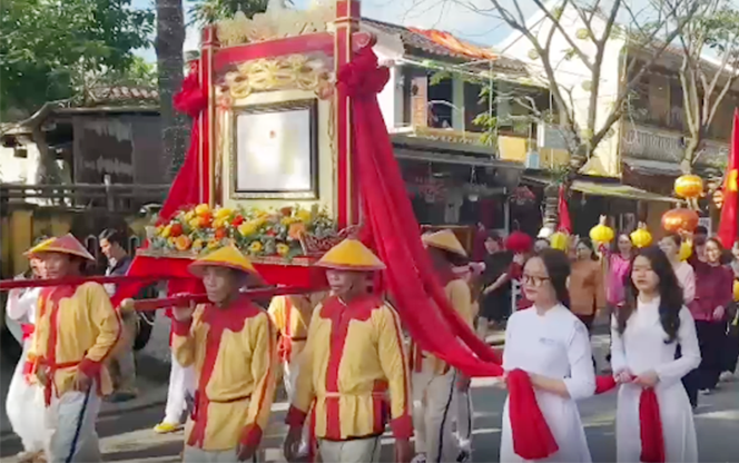 Rước danh hiệu Di sản văn hóa phi vật thể quốc gia Tết Nguyên tiêu ở Hội An. Rước danh hiệu Di sản văn hóa phi vật thể quốc gia Tết Nguyên tiêu ở Hội An.