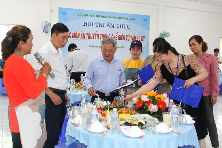 Hội thi nấu ăn chế biến từ tàu hũ ky. (Ảnh: BÁ DŨNG) Hội thi nấu ăn chế biến từ tàu hũ ky. (Ảnh: BÁ DŨNG)