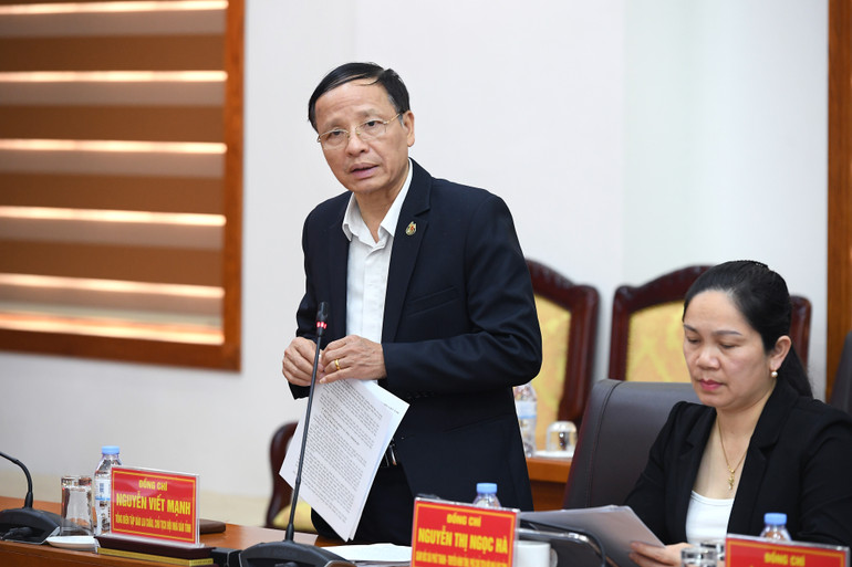 Đồng chí Nguyễn Viết Mạnh - Tổng Biên tập Báo Lai Châu, Chủ tịch Hội Nhà báo tỉnh phát biểu. (Ảnh: THÀNH ĐẠT)