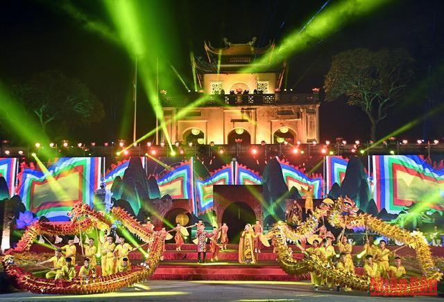 Một tiết mục biểu diễn nghệ thuật tại lễ trao giải. (Ảnh: DUY LINH)