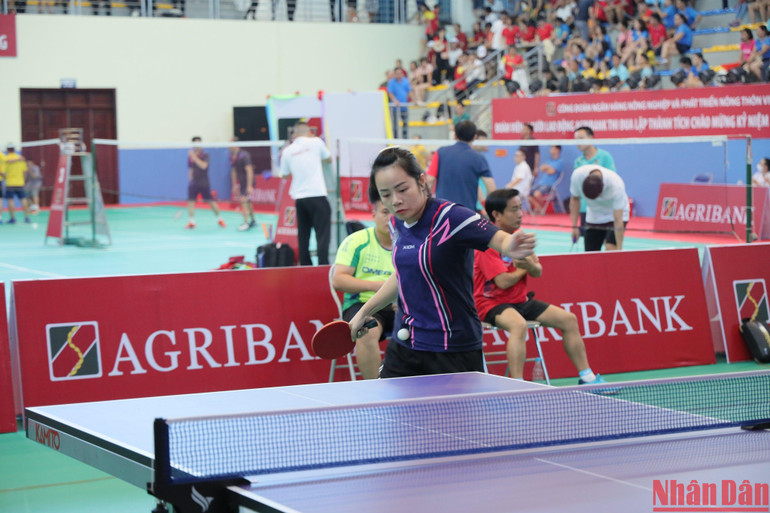 Các vận động viên tham gia môn bóng bàn hội thao Agribank lần thứ IX năm 2022.
