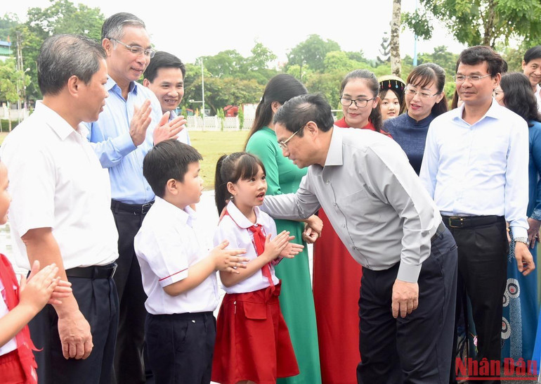 Thủ tướng Phạm Minh Chính thăm cụm trường phường Kim Tân, thành phố Lào Cai gồm Trường tiểu học Nguyễn Du, Trường THCS Lê Quý Đôn, Trường THPT số 1 thành phố Lào Cai