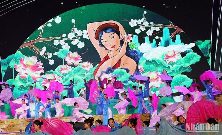 Chương trình nghệ thuật “Ví đây đổi phận làm trai được” với những tiết mục đặc sắc.