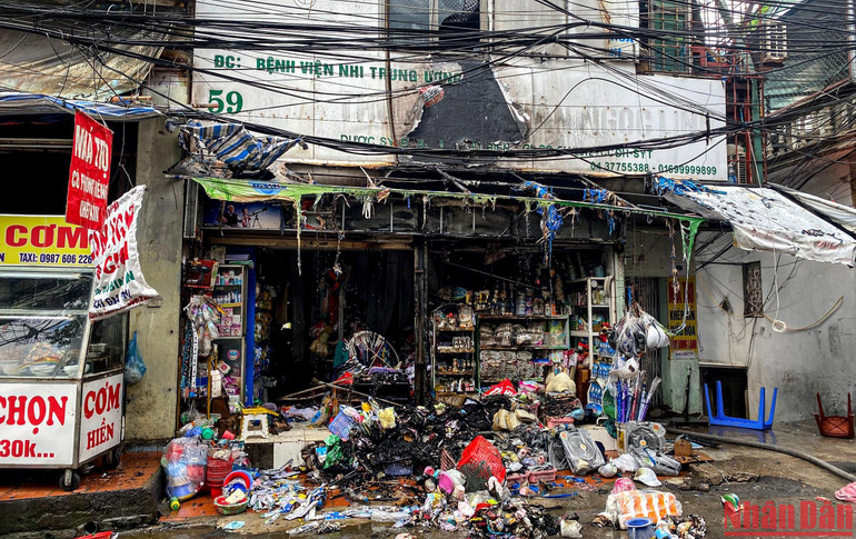 Hiện trường vụ cháy sau khi đã được dập tắt. (Ảnh: THÀNH ĐẠT)