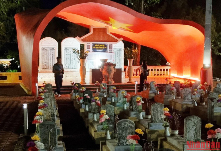 Một góc khu mộ liệt sĩ Hà Nội tại Nghĩa trang Liệt sĩ Trường Sơn. Một góc khu mộ liệt sĩ Hà Nội tại Nghĩa trang Liệt sĩ Trường Sơn.