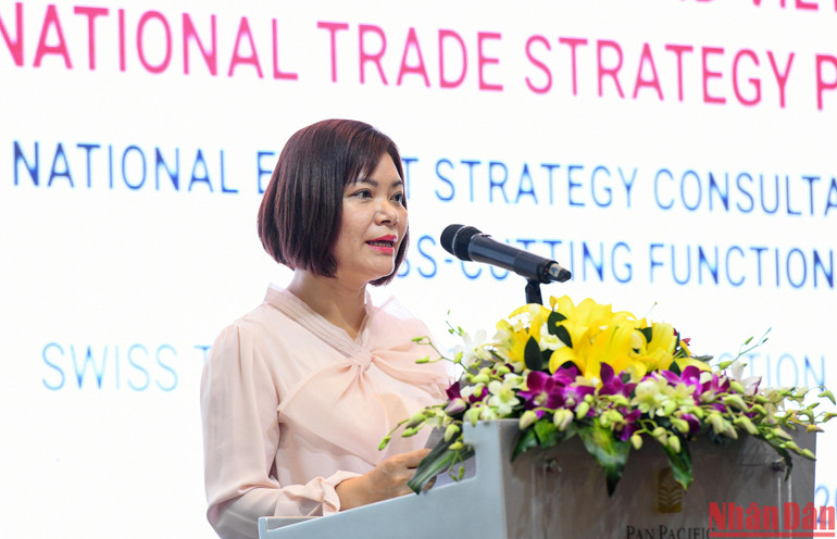 Bà Nguyễn Thúy Hiền, Phó Vụ trưởng Vụ Kế hoạch (Bộ Công thương), Giám đốc dự án SwissTrade phát biểu. (Ảnh: THÀNH ĐẠT)