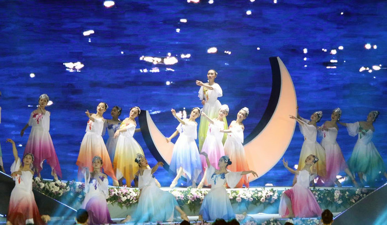 Hoạt cảnh trong “Bốn mùa hương sắc”.