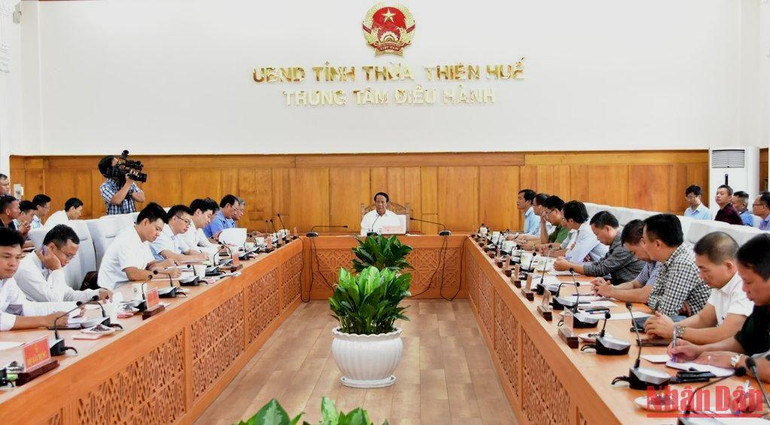 Phó Thủ tướng Lê Văn Thành chủ trì buổi làm việc về tiến độ dự án cao tốc Cam Lộ - La Sơn với các bộ, ngành liên quan và 2 tỉnh Thừa Thiên Huế và Quảng Trị. Phó Thủ tướng Lê Văn Thành chủ trì buổi làm việc về tiến độ dự án cao tốc Cam Lộ - La Sơn với các bộ, ngành liên quan và 2 tỉnh Thừa Thiên Huế và Quảng Trị.