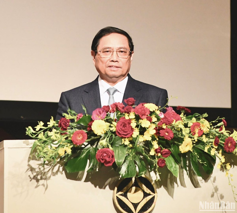 Thủ tướng Phạm Minh Chính phát biểu ý kiến tại Diễn đàn Kinh tế Việt Nam - Nhật Bản Bộ trưởng Kinh tế, Công nghiệp và Thương mại Nhật Bản (METI) Ken Saito phát biểu tại Diễn đàn.