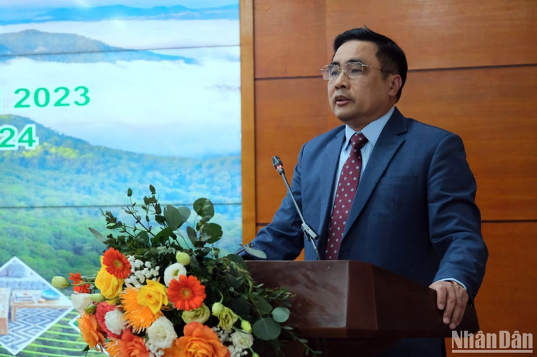 Thứ trưởng Nông nghiệp và Phát triển nông thôn Nguyễn Quốc Trị ghi nhận những nỗ lực của ngành lâm nghiệp trong năm qua. Thứ trưởng Nông nghiệp và Phát triển nông thôn Nguyễn Quốc Trị ghi nhận những nỗ lực của ngành lâm nghiệp trong năm qua.